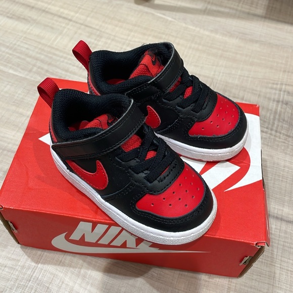 ✨LIKE NEW✨NIKE 5C COURT BOROUGH LOW 2 - black, red and white shoes - Picture 2 of 9